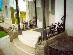 Крыльцо частного дома Крыльцо частного дома