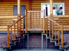 Крыльцо частного дома Крыльцо частного дома