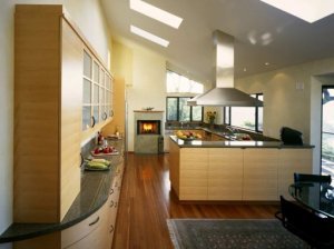 Панорамное окно в кухне - необычная деталь интерьера, сама по себе служащая украшением