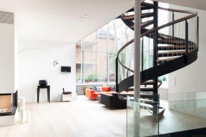 Винтовой дизайн лестницы в частном доме